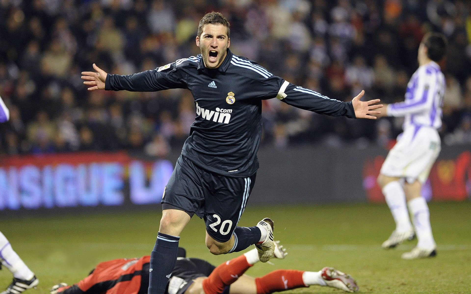 当东方巨龙在抢七战场咆哮，中国正面击溃拉齐奥的文明隐喻